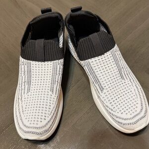 Tommy Bahama Slip On’s